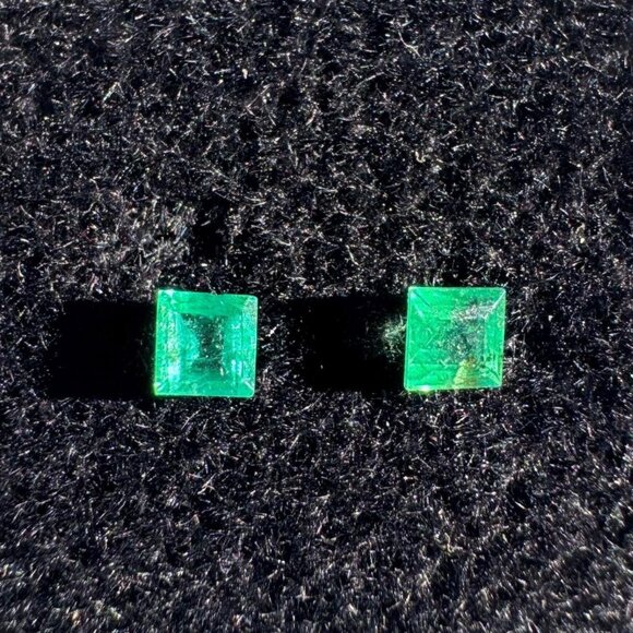 Colombian Emerald Pair - 0.16 carats - 1.9mm - Picture 1 of 3